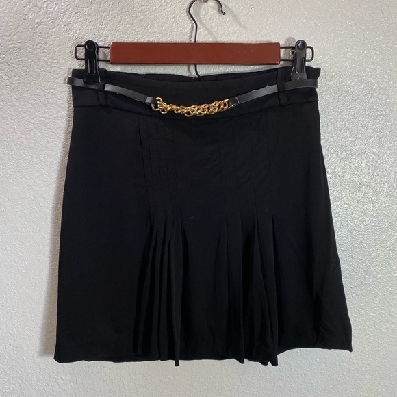 Zara black pleated mini skirt with a gold chain belt size S - Picture 1 of 4